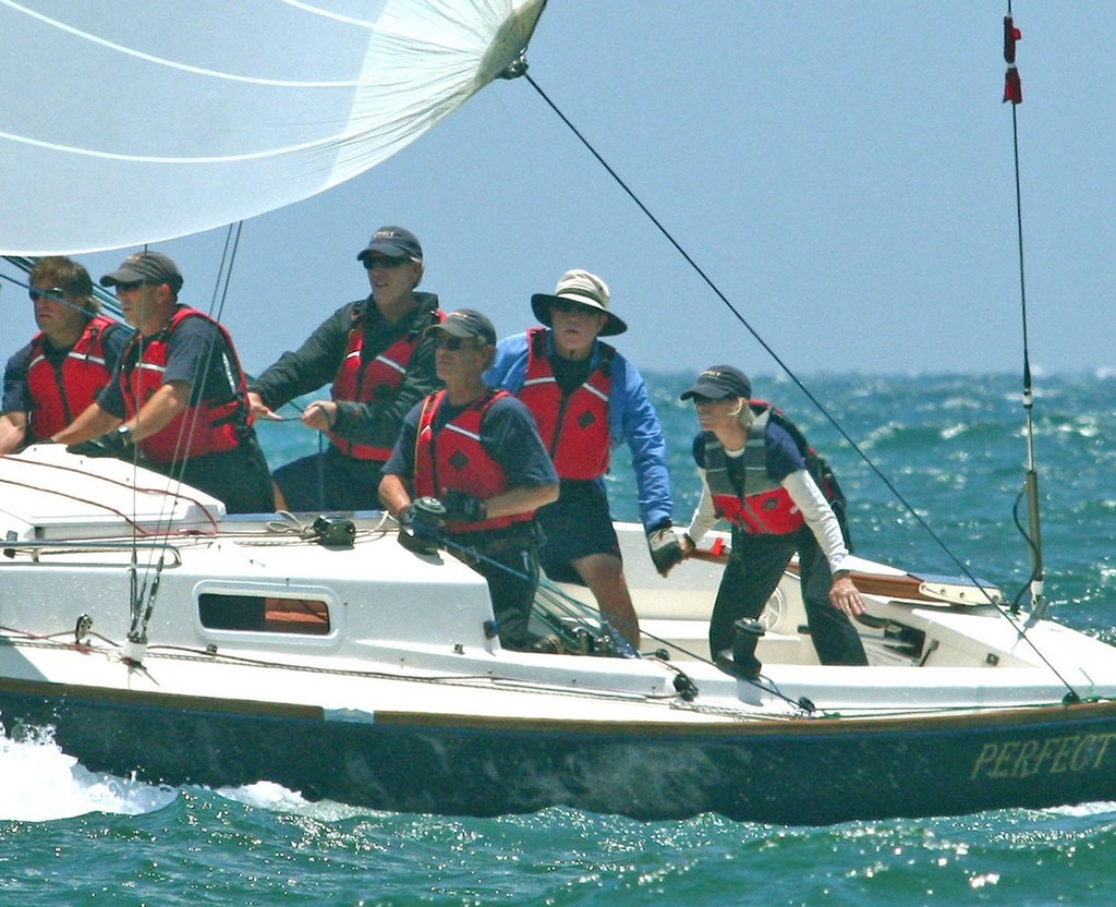 Laura Schlessinger (r.) drove her J/100 to first in Sportboat class © Rich Roberts http://www.UnderTheSunPhotos.com